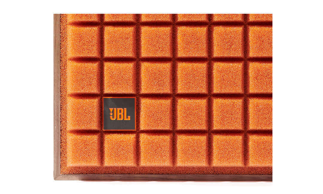 L82 Classic Orange logo